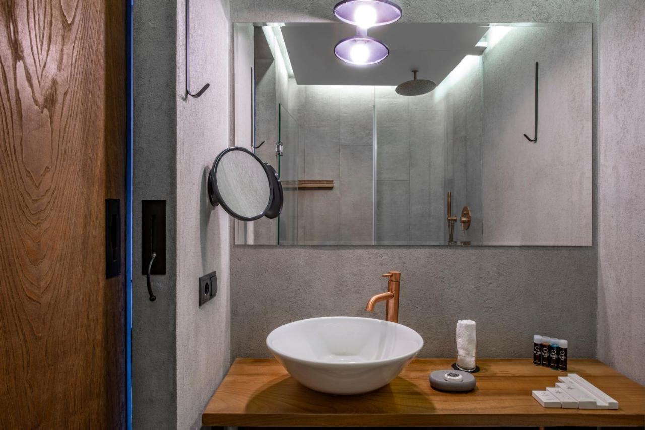 Iota Hotel Тбилиси Екстериор снимка Bathroom