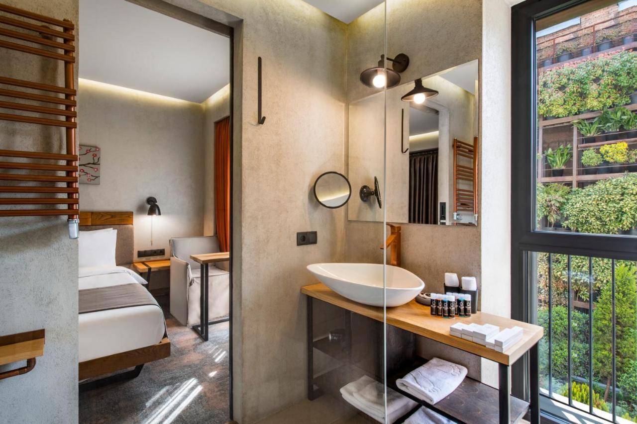 Iota Hotel Тбилиси Екстериор снимка Bathroom