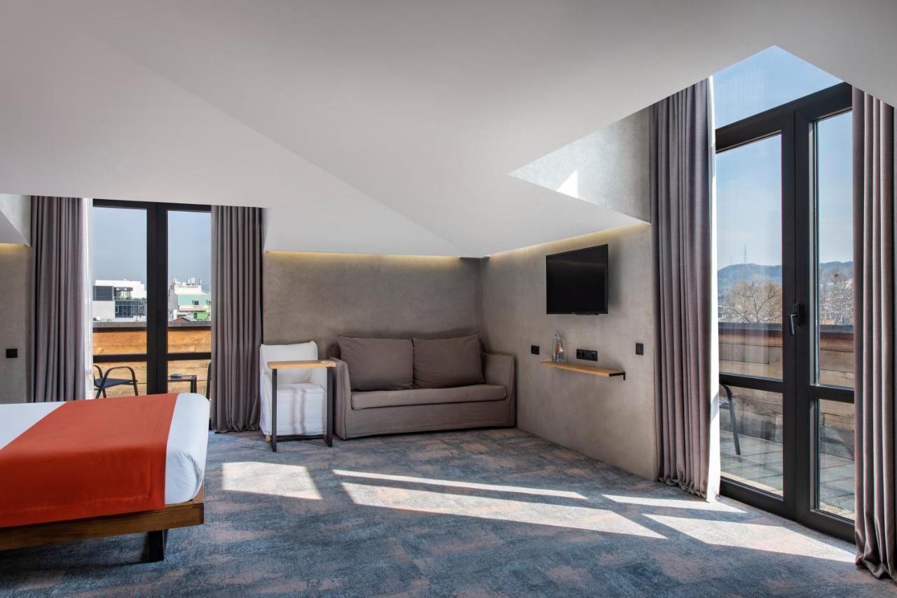 Iota Hotel Тбилиси Екстериор снимка Suite