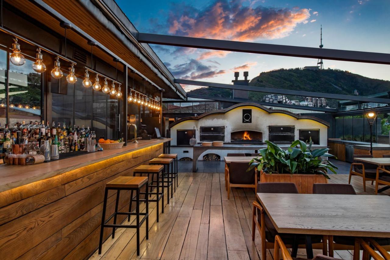 Iota Hotel Тбилиси Екстериор снимка Rooftop bar