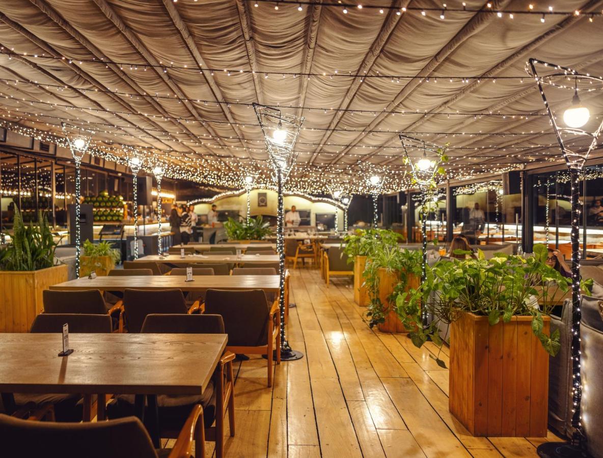 Iota Hotel Тбилиси Екстериор снимка The interior of the restaurant