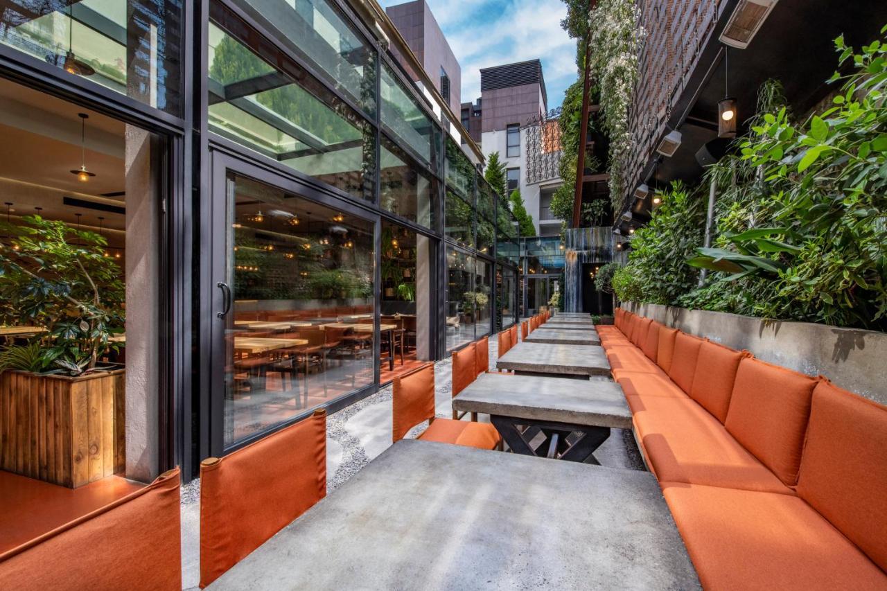 Iota Hotel Тбилиси Екстериор снимка The outdoor patio at the restaurant