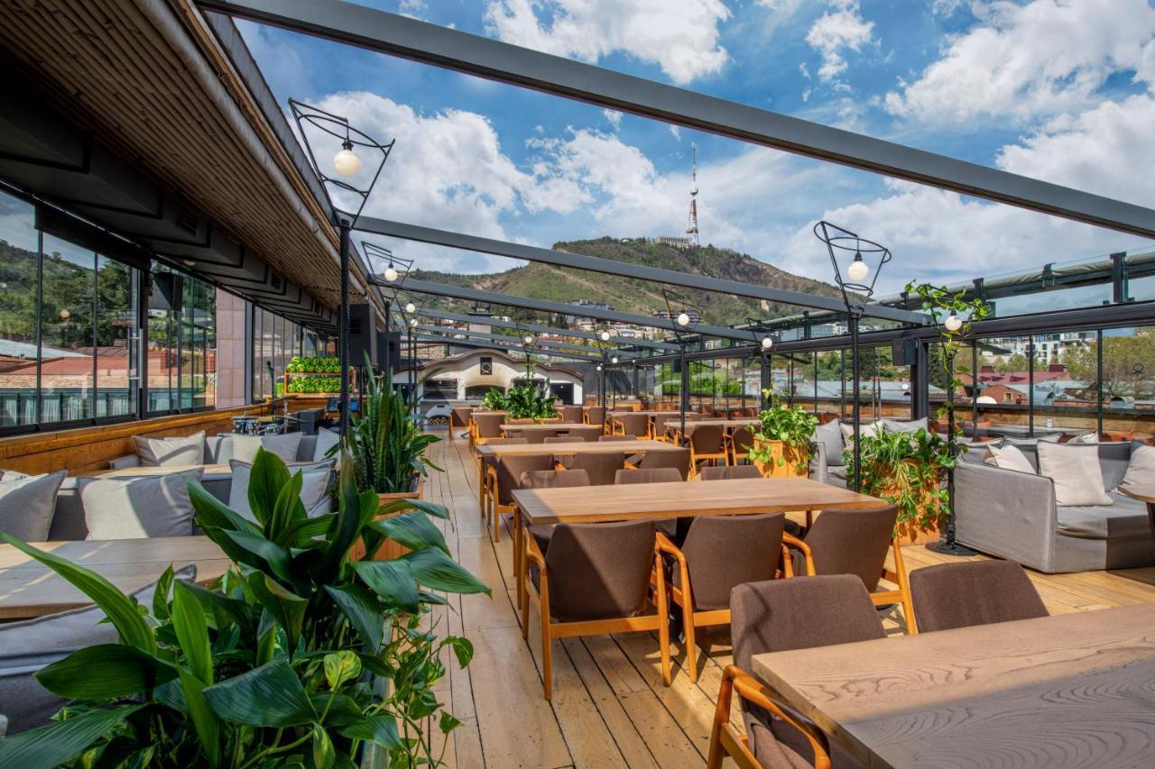 Iota Hotel Тбилиси Екстериор снимка Sky Bar