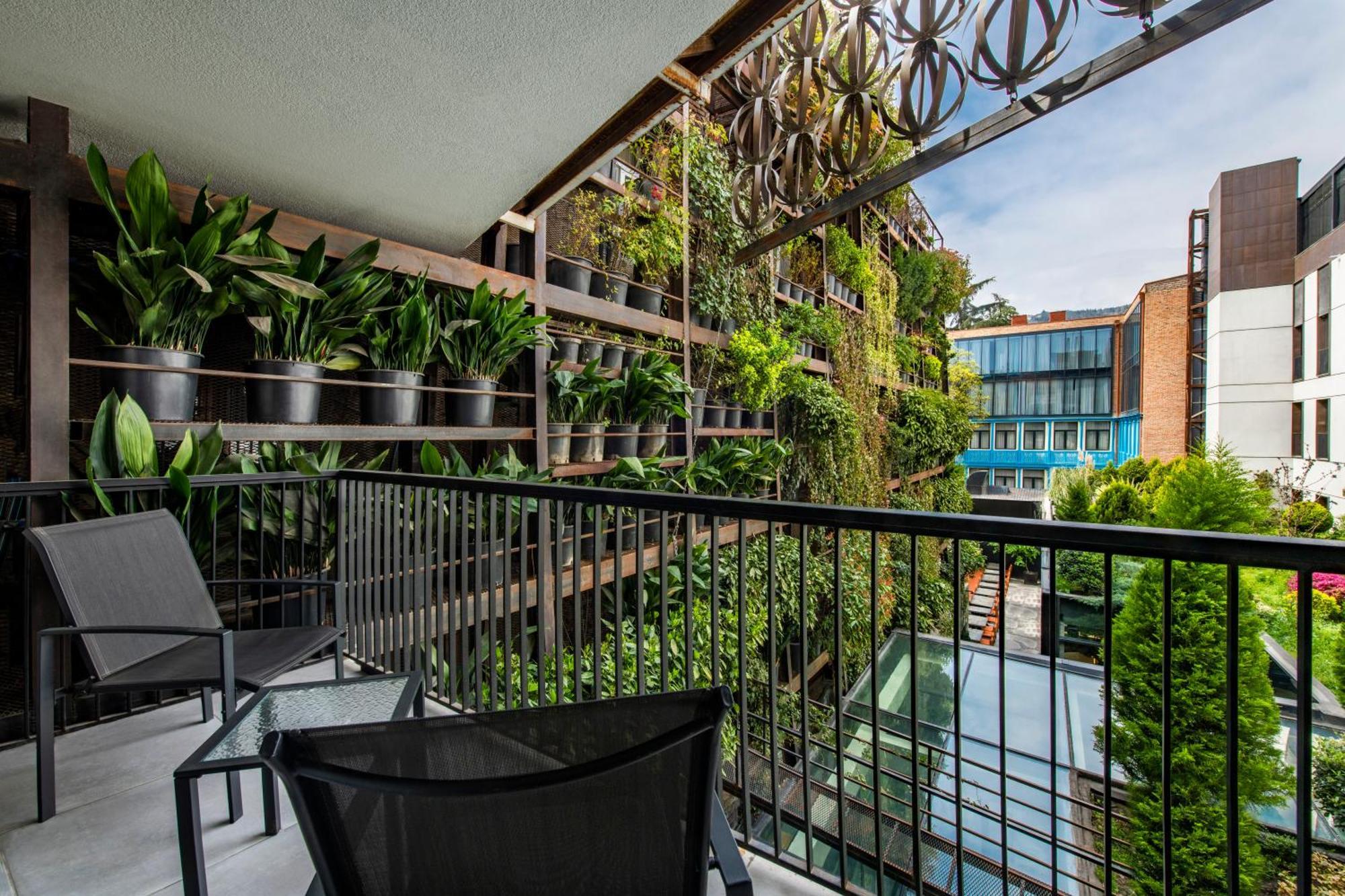 Iota Hotel Тбилиси Екстериор снимка A balcony in a residential building