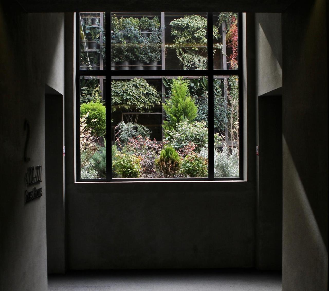 Iota Hotel Тбилиси Екстериор снимка The window of the former home of the American writer, Jack Kerouac, in New York City